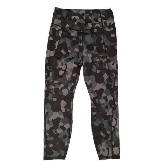 Athleta Pants - Athleta Lightening Camo 7/8 Tight Stash Pockets Women’s Size Medium Leggings